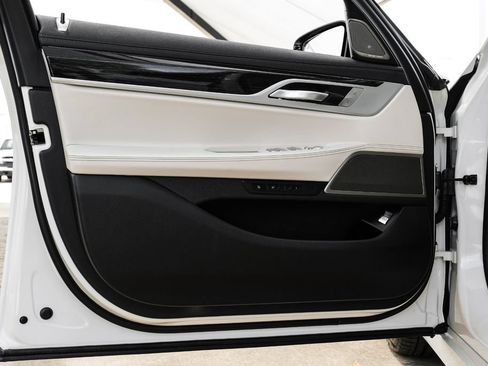 Used 2020 BMW 740i w/ Premium Package RWD image 53