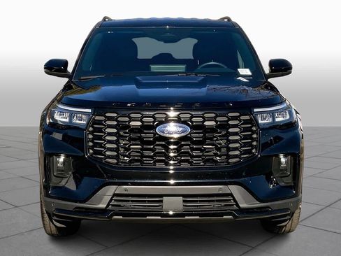Used 2025 Ford Explorer ST-Line w/ ST-Line Street Pack image 4