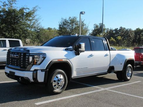 Used 2024 GMC Sierra 3500 Denali Ultimate image 2