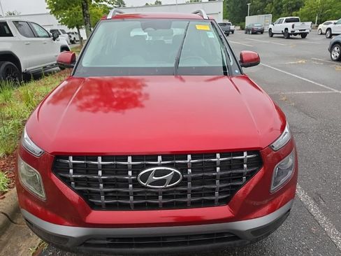 Used 2024 Hyundai Venue SEL FWD image 5