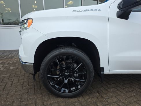 Used 2023 Chevrolet Silverado 1500 LT w/ Leather Package image 10