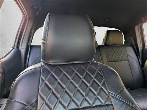 Used 2019 Toyota Tacoma TRD Sport w/ Technology Package AWD/4WD image 14