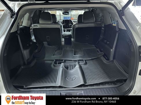 Used 2022 Toyota Highlander XLE image 13