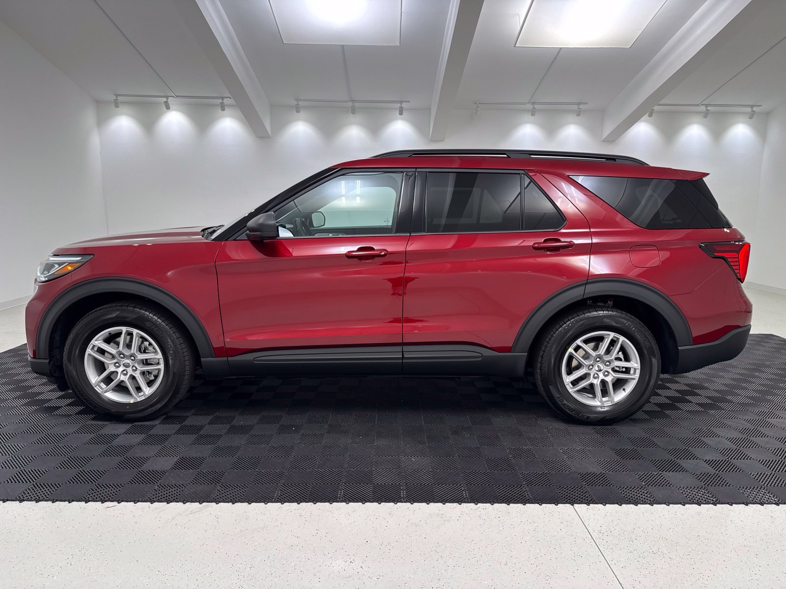 New 2027 Ford Explorer Active w/ Active Comfort Package RWD image 4