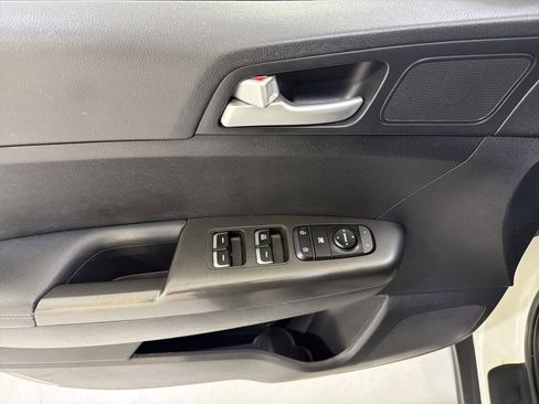 Used 2019 Kia Sportage LX image 14