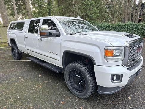 Used 2018 GMC Sierra 3500 Denali w/ Duramax Plus Package image 3