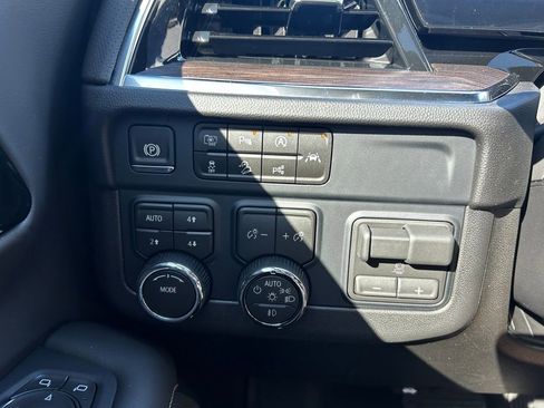 New 2026 Chevrolet Tahoe Premier w/ Sun And Tow Package AWD/4WD image 16