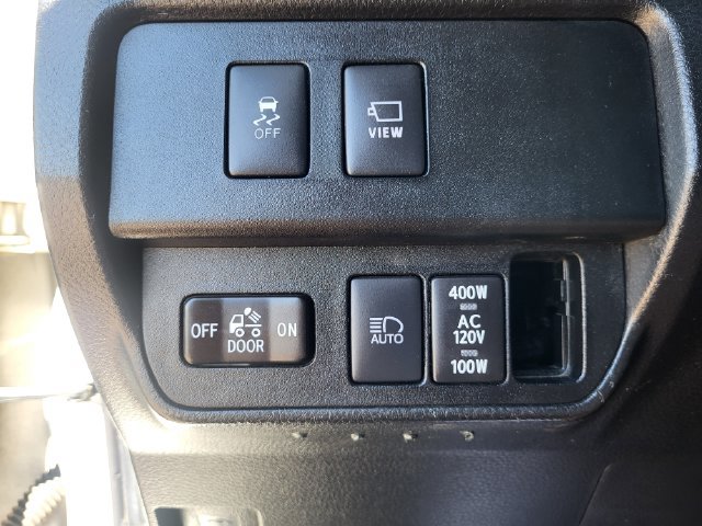 Used 2021 Toyota Tacoma TRD Off-Road w/ TRD Premium Off Road Package AWD/4WD image 19