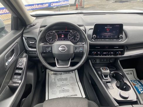 Used 2025 Nissan Rogue SV image 19