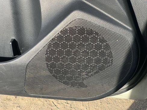 Used 2017 Subaru Crosstrek 2.0i Premium image 22