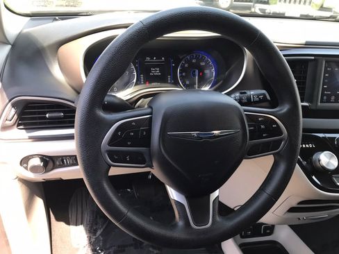 Used 2021 Chrysler Voyager Lxi FWD image 17