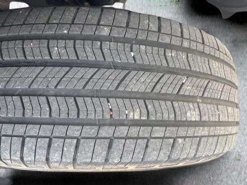 Used 2024 Jeep Grand Cherokee L Laredo image 5