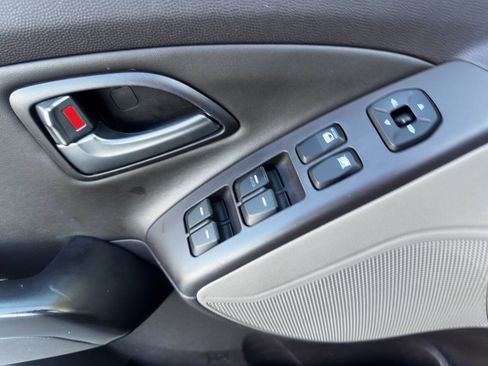 Used 2015 Hyundai Tucson SE image 21