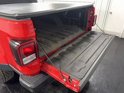Used 2022 Jeep Gladiator Willys image 29