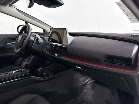 Used 2025 Toyota Prius Plug-In Hybrid image 39