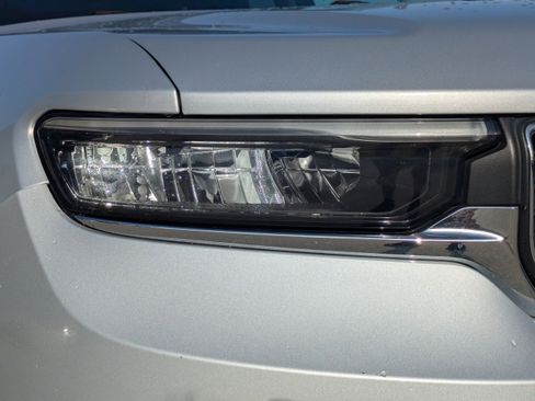 Used 2023 Jeep Grand Cherokee L Laredo image 10