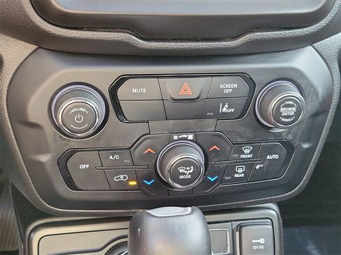 Used 2022 Jeep Renegade Trailhawk w/ Sun/Sound Group image 12