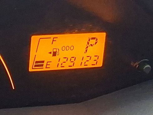 Used 2010 Toyota Yaris 4-Door Hatchback image 13