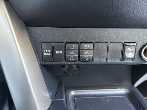 Used 2014 Toyota RAV4 Limited AWD/4WD image 26
