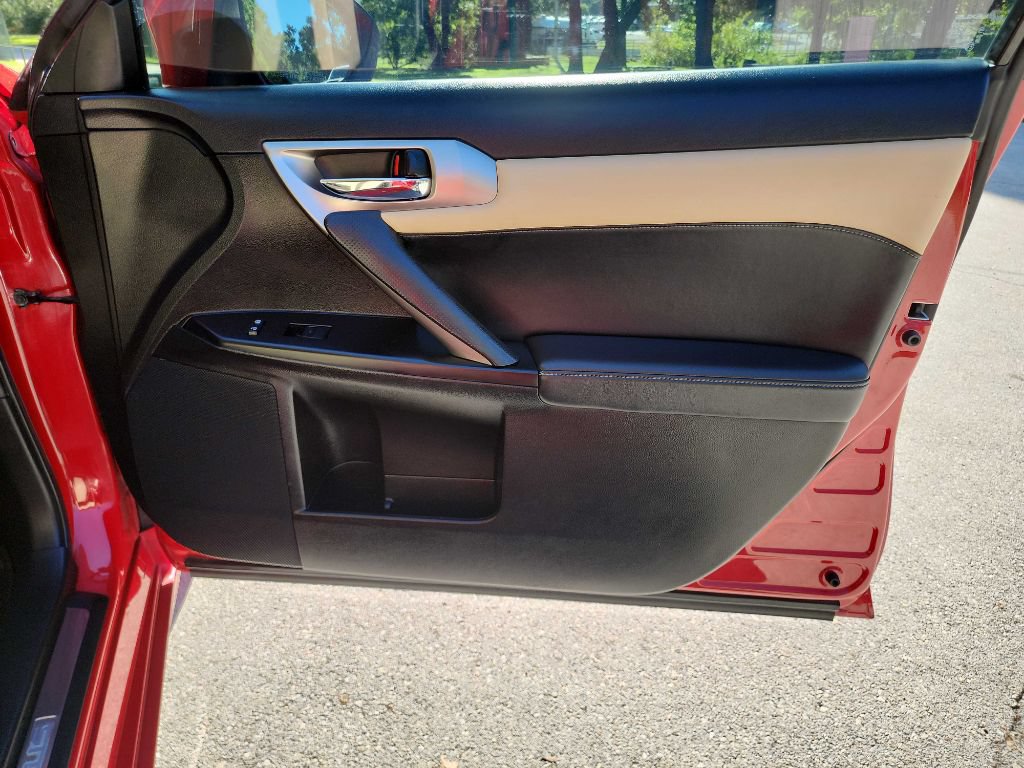 Used 2015 Lexus CT 200h w/ Seat Comfort Package FWD image 31