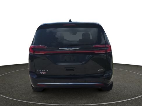 Used 2023 Chrysler Pacifica Touring-L AWD/4WD image 5