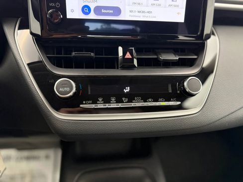 Used 2025 Toyota Corolla LE FWD image 33