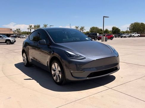 Used 2023 Tesla Model Y 2WD image 5