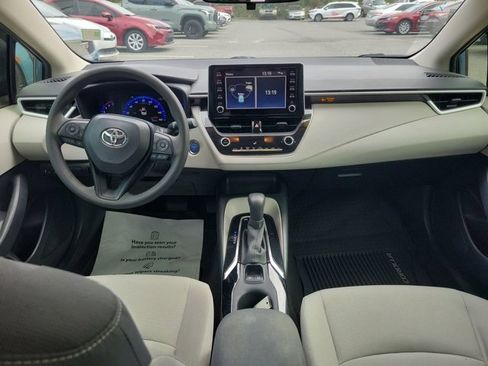 Used 2020 Toyota Corolla LE image 2