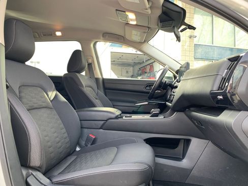 Used 2025 Nissan Pathfinder SV image 38