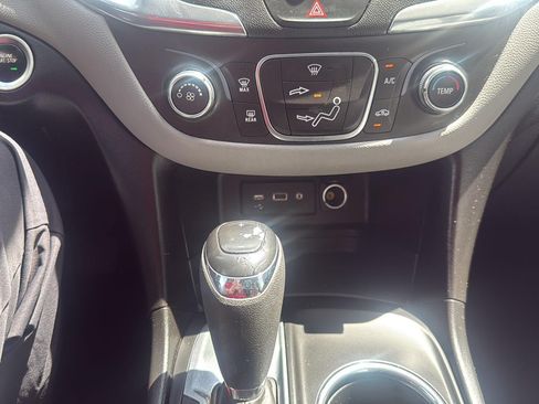 Used 2020 Chevrolet Equinox LS w/ LPO, Cargo Package AWD/4WD image 20