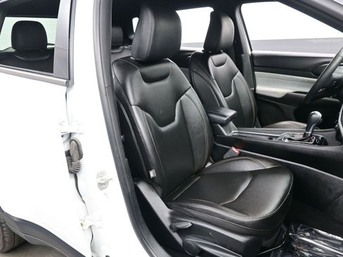 Used 2023 Jeep Compass Latitude image 14