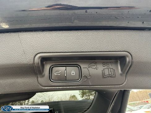 Certified 2022 Ford Explorer XLT w/ Equipment Group 202A image 9