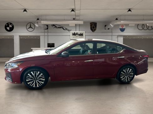 Used 2024 Nissan Altima 2.5 SV FWD image 2