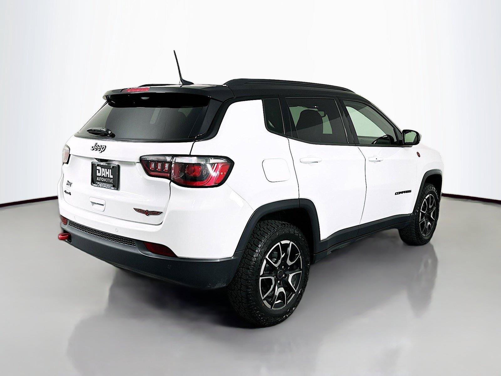 Certified 2026 Jeep Compass Trailhawk AWD/4WD image 13