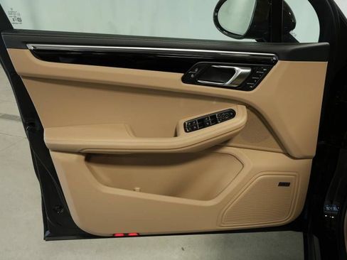 Certified 2026 Porsche Macan AWD/4WD image 25