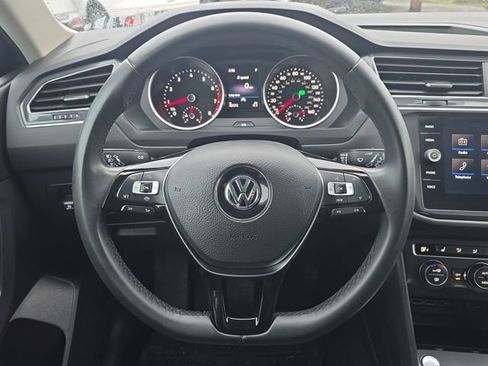 Used 2020 Volkswagen Tiguan SE w/ Panoramic Sunroof Package image 19