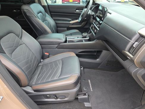 Certified 2024 Nissan Pathfinder Platinum FWD image 29