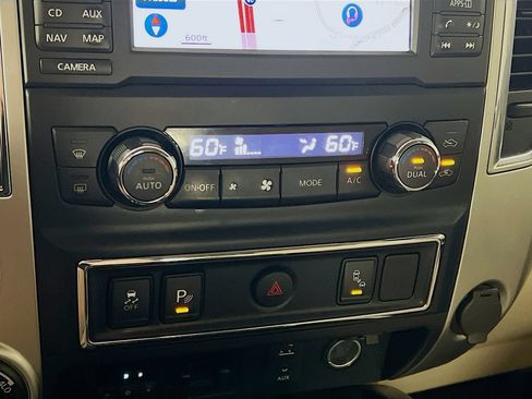 Used 2018 Nissan Titan SL w/ Chrome Package AWD/4WD image 15