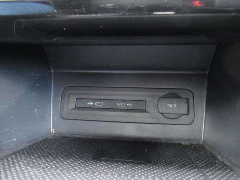 Used 2022 Volkswagen Atlas Cross Sport SE image 30