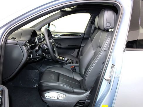 Certified 2026 Porsche Macan AWD/4WD image 5