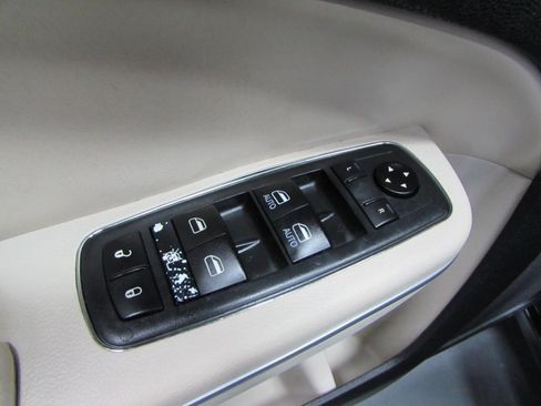 Used 2020 Chrysler 300 Touring image 20