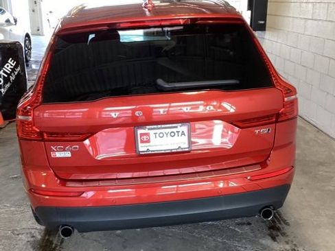 Used 2018 Volvo XC60 T5 Momentum w/ Advanced Package image 10