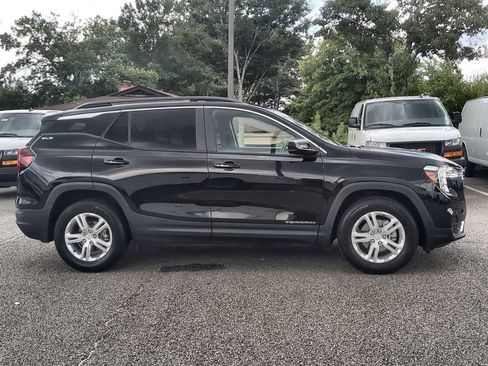 Used 2023 GMC Terrain SLE w/ Driver Convenience Package FWD image 9