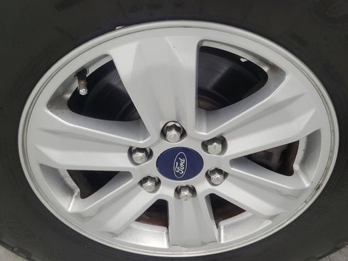 Used 2015 Ford F150 XLT image 31