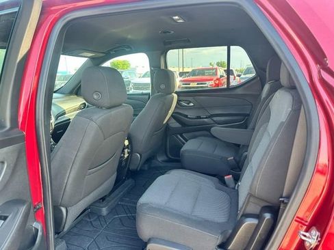 Used 2023 Chevrolet Traverse LT FWD image 10