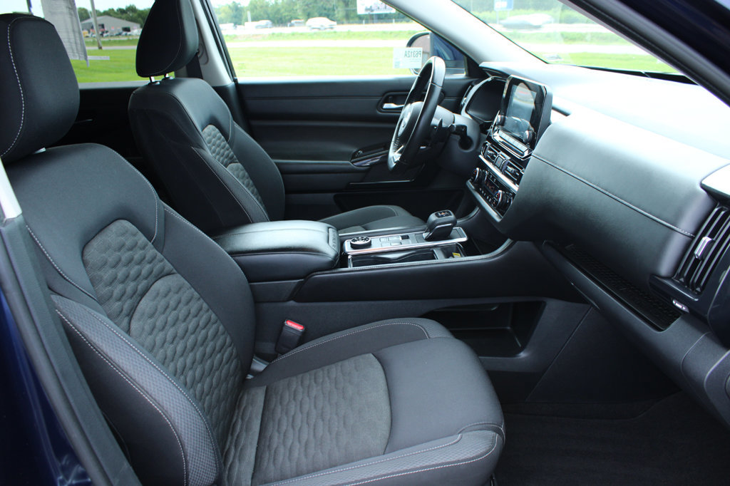 Used 2022 Nissan Pathfinder SV AWD/4WD image 31