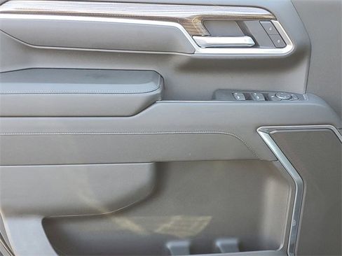 Used 2025 Chevrolet Silverado 2500 LT image 17