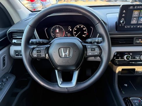 Used 2025 Honda Pilot EX-L image 13