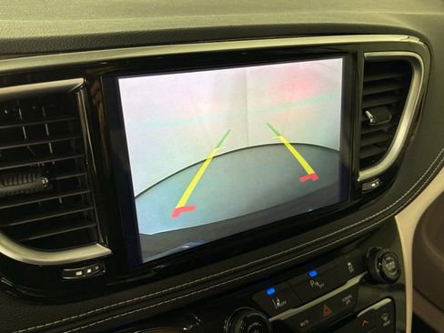 Used 2023 Chrysler Pacifica Limited image 29