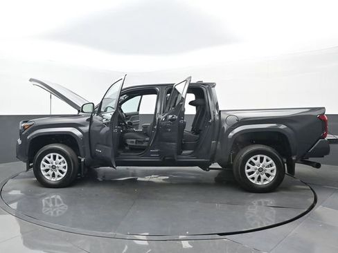Used 2026 Toyota Tacoma SR5 RWD image 32